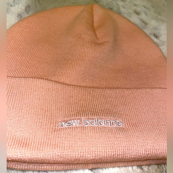 NWT New Balance Linear Logo Cuffed Beanie One Size Light Pink - Picture 15 of 16